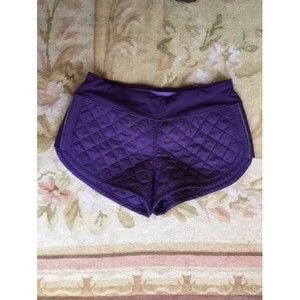 EUC LULULEMON Hot Cheeks Short in Deep Zinfandel Size 8